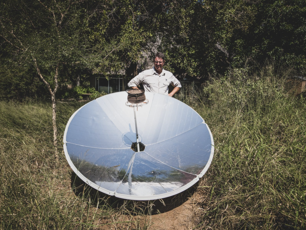 Parabolic cooker