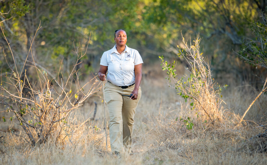 Tsundzukani Female Tracker - Tracker Academy 